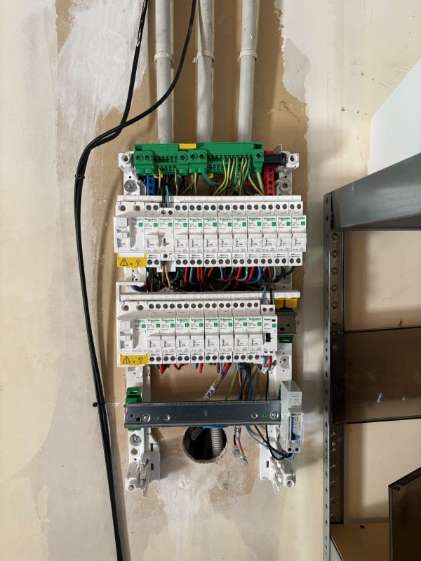 Tableau électrique moderne avec protections différentielles et gestion optimisée de la consommation