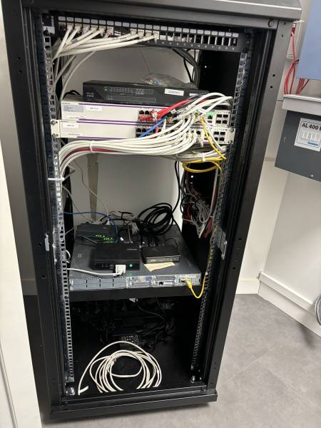 Installation d’un réseau RJ45 à Pessac par J-Tech : une solution fiable pour optimiser la connectivité dans votre maison ou votre espace professionnel.