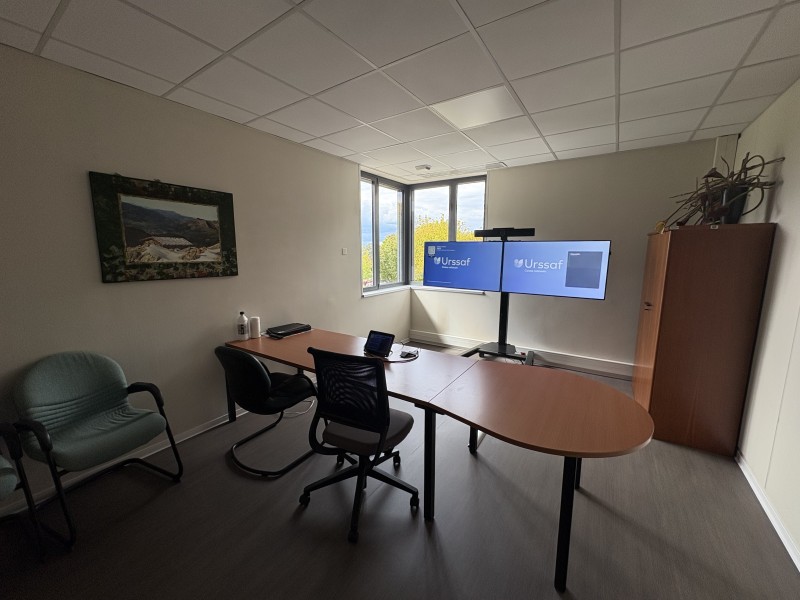 salle de réunion double écran
