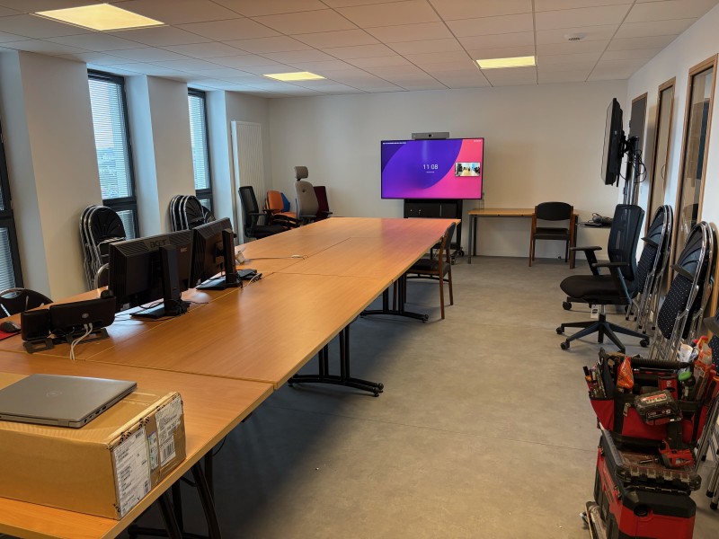 meuble mobile avec teams intégré 