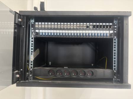 Notre zone d'activité pour ce service Solution de diffusion sans fil avec Miracast, AirPlay et ClickShare pour partager vos présentations sans bug ni latence en environnement professionnel