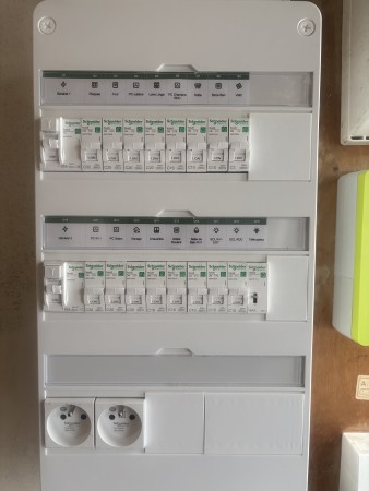 Notre zone d'activité pour ce service Création d’espaces collaboratifs intelligents avec affichage interactif, outils BYOD et équipement sans fil pour un télétravail confortable et efficace